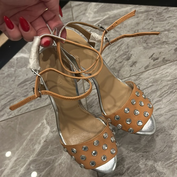 💰⬇️❗️BRAND NEW NEVER WORN HEELS - Picture 1 of 11